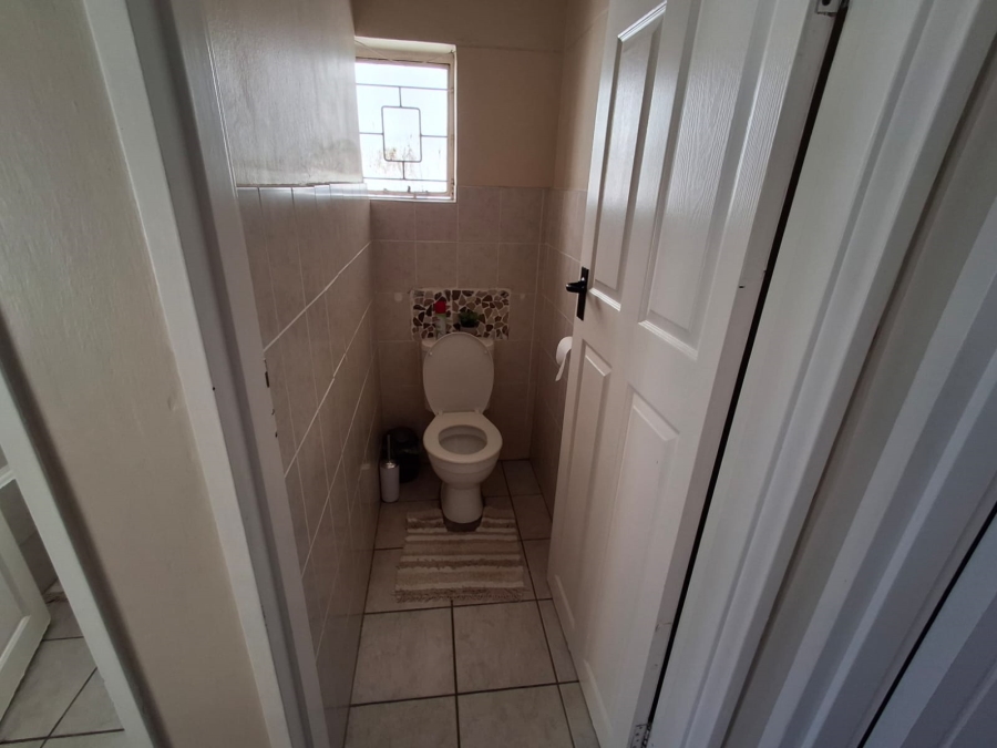 To Let 1 Bedroom Property for Rent in Humewood Eastern Cape